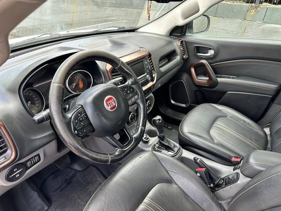 FIAT TORO 2.0 16V TURBO DIESEL VOLCANO 4WD AT9 FIAT TORO 2.0 16V TURBO DIESEL VOLCANO 4WD AT9